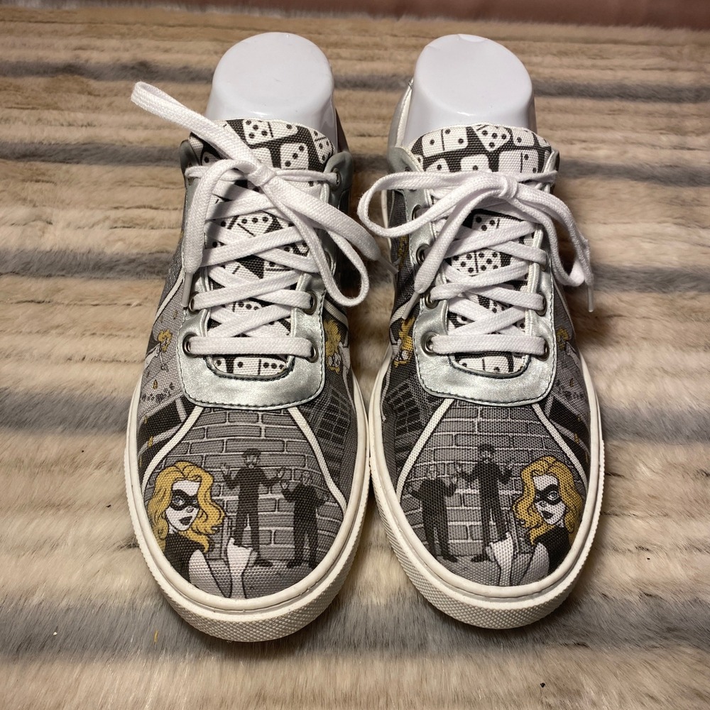 Red Needle Comic Book Print‎ Canvas Low Top Sneakers Unisex size 38EU